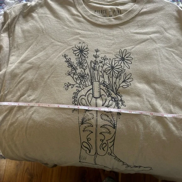 Pierce + Pine Beige Graphic Tee - Picture 5 of 6
